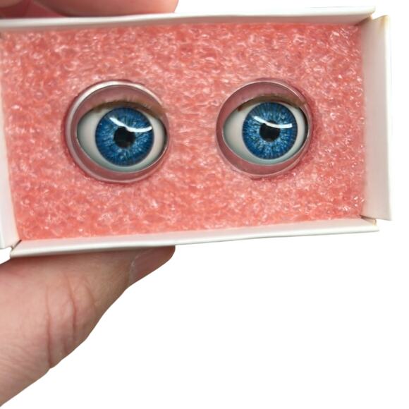 Doll of a kind Blue eyes with Blonde Lashes open close doll eyes - Picture 1 of 6